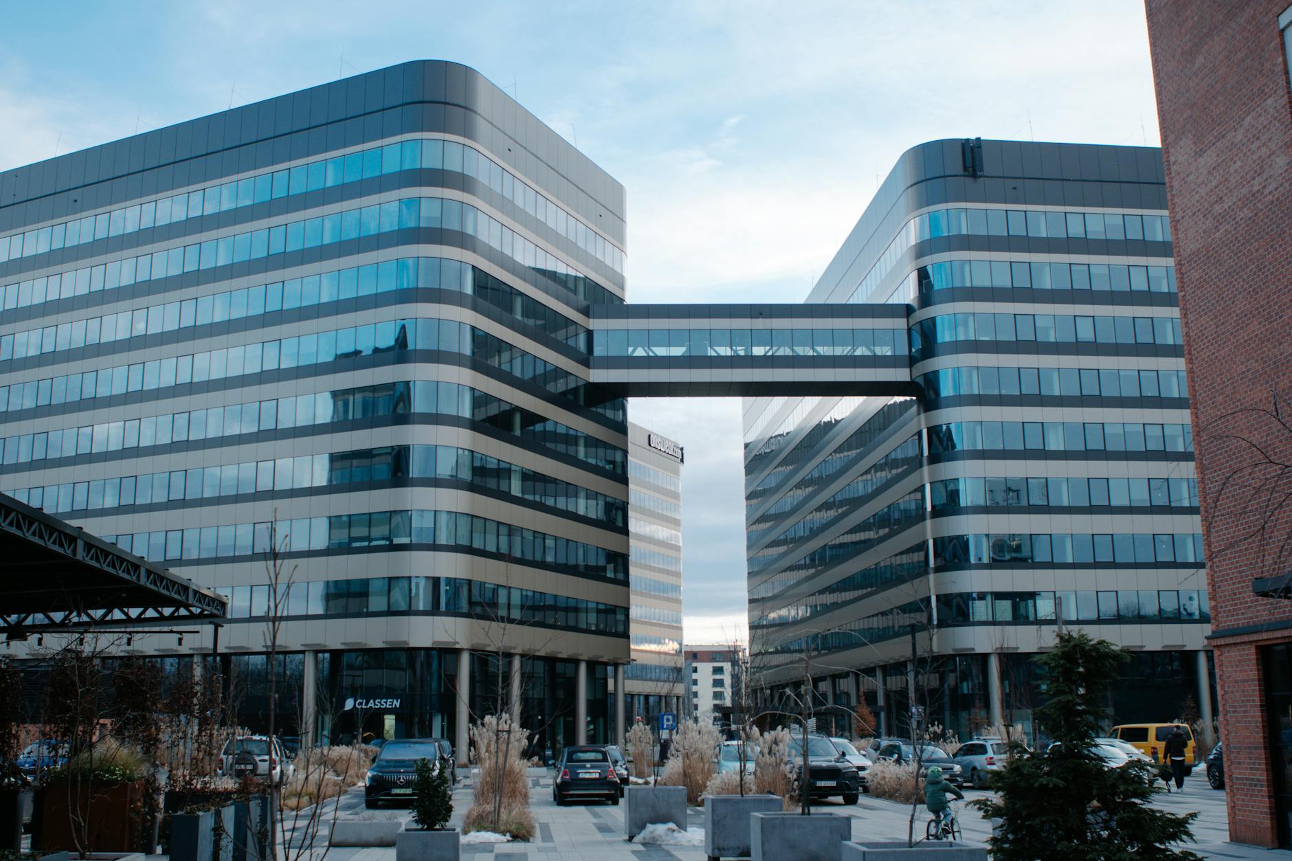 Zawalił się dach kamienicy w Krakowie. Służby w akcji